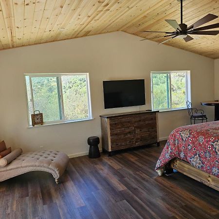 Hidden Falls Retreat Oakhurst Exterior photo