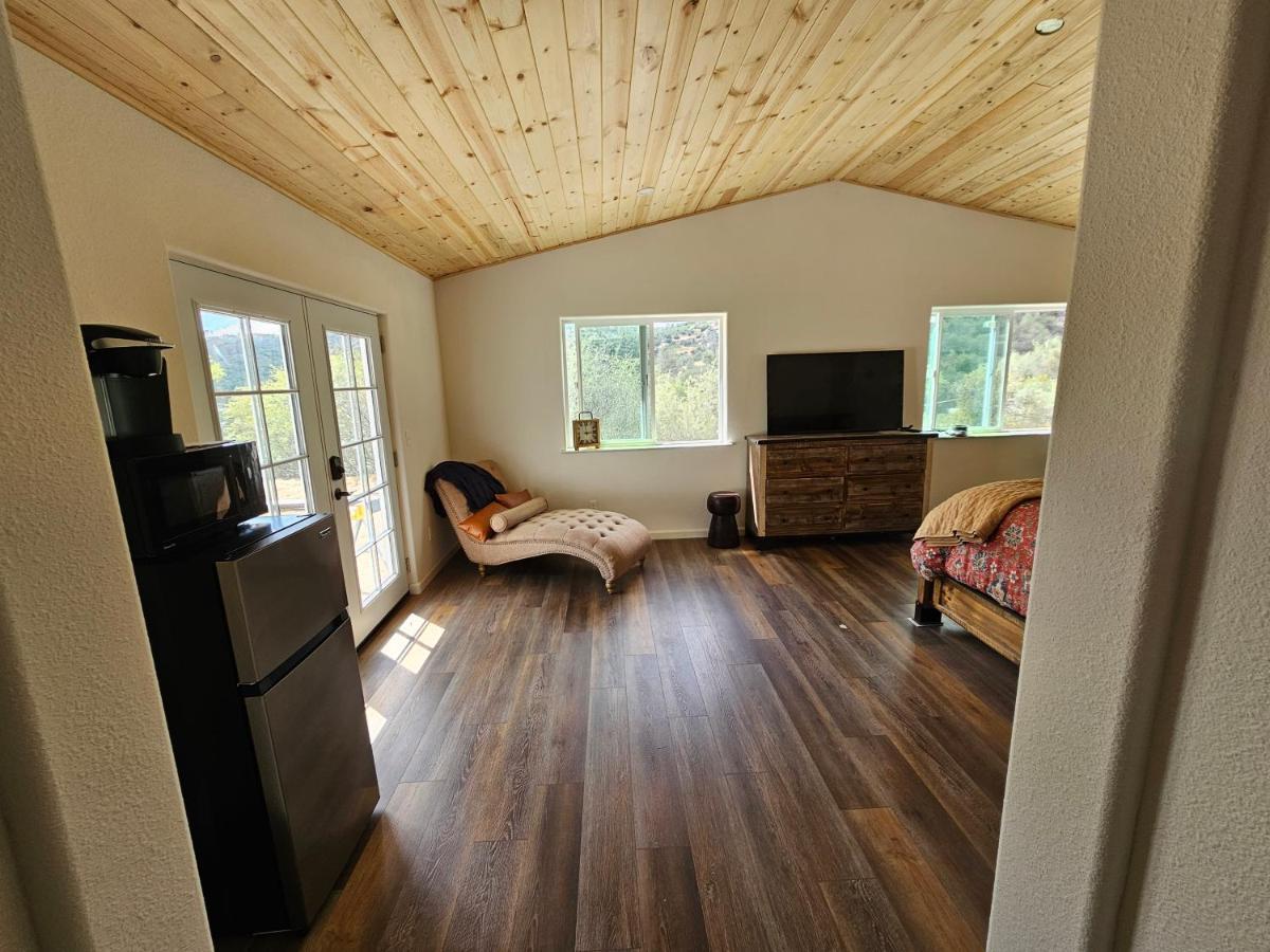 Hidden Falls Retreat Oakhurst Exterior photo